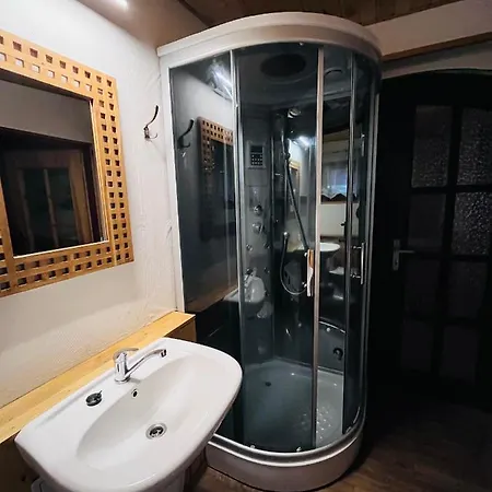 Apartment Apartma Luxura Decin
